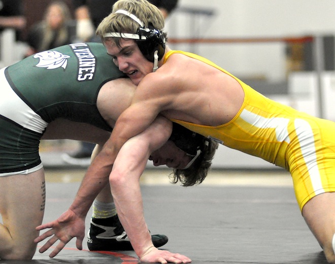 Grapplers still can’t get past Stoughton